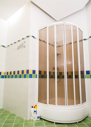 Shower, hair dryer, towels - Hostel-Home (Kyiv)