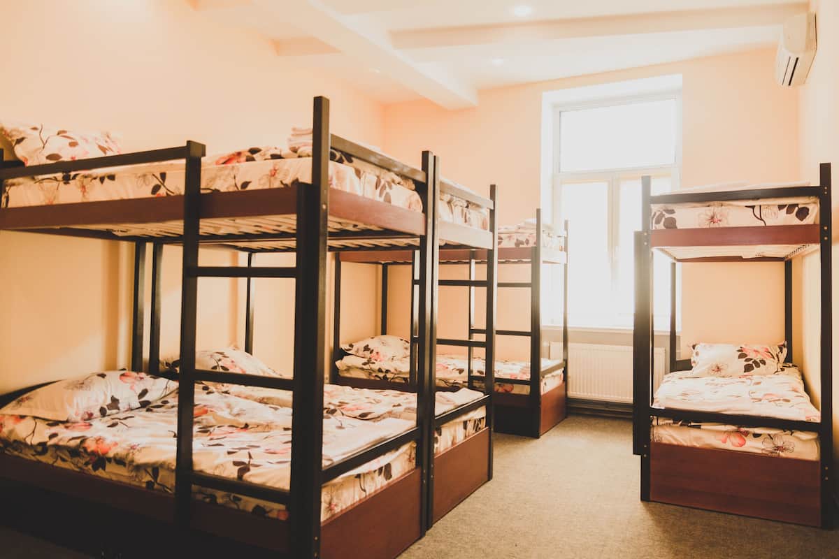 Gemeinsamer Schlafsaal, Nur Männer (1 Bed in 10 Person Dorm) | Hochwertige Bettwaren, schallisolierte Zimmer, Bügeleisen/Bügelbrett