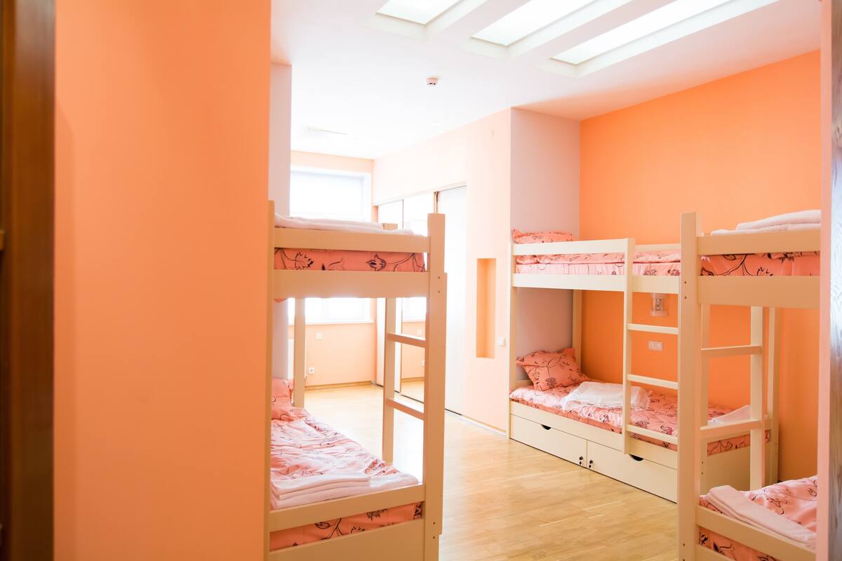 Gemeinsamer Schlafsaal, Nur Frauen (1 Bed in 6 Person Dorm) | Hochwertige Bettwaren, schallisolierte Zimmer, Bügeleisen/Bügelbrett