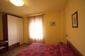 Desk, laptop workspace, free WiFi, bed sheets