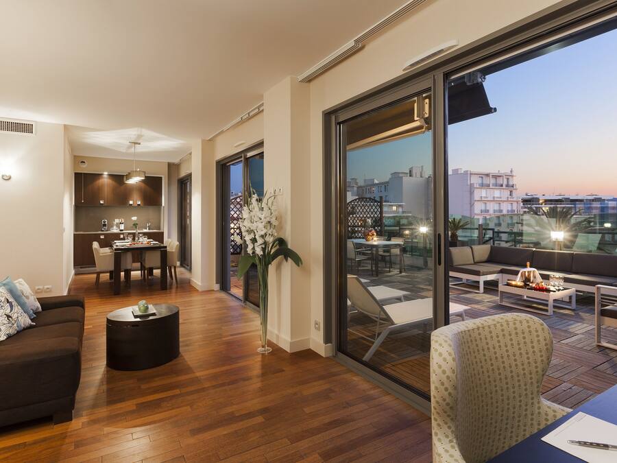 Suite – president, terrasse | Oppholdsrom | Flatskjerm-TV