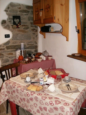 Couples’ dining
