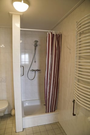 Bathroom shower - Hotel De Valk (Westkapelle)