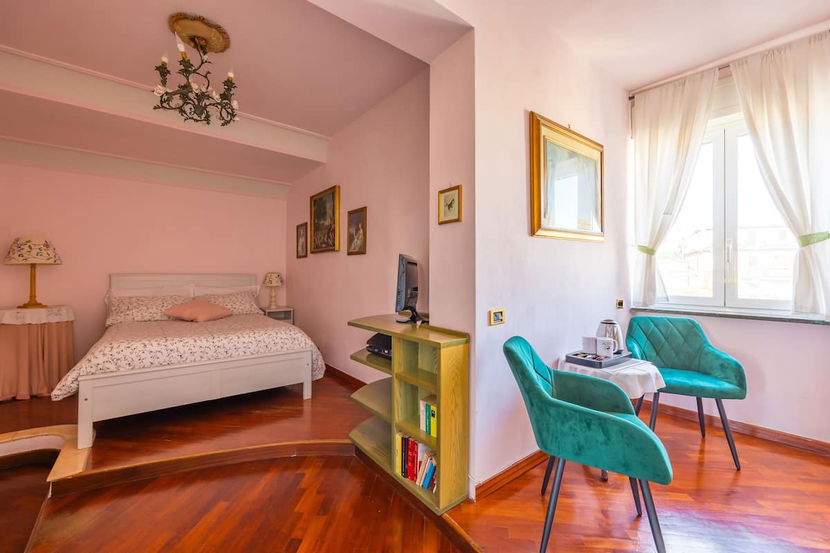 Grand tweepersoonskamer | Luxe beddengoed, donzen dekbedden, pillowtop-bedden, geluiddichte muren