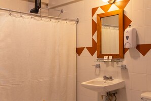 Deluxe Room | Bathroom - Hotel Virreyes México (Mexico City)