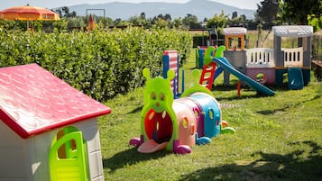Children’s play area – outdoor