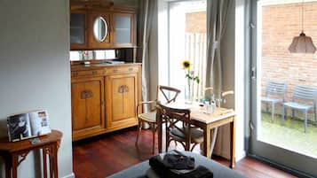 Double Room (4) | Desk, iron/ironing board, free cribs/infant beds, free WiFi