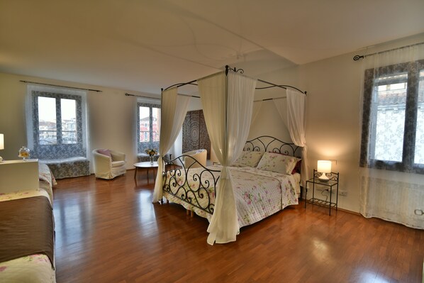 In-room safe, free cots/infant beds, travel cot, free WiFi - B&B Vista sul Canal Grande (Venice)