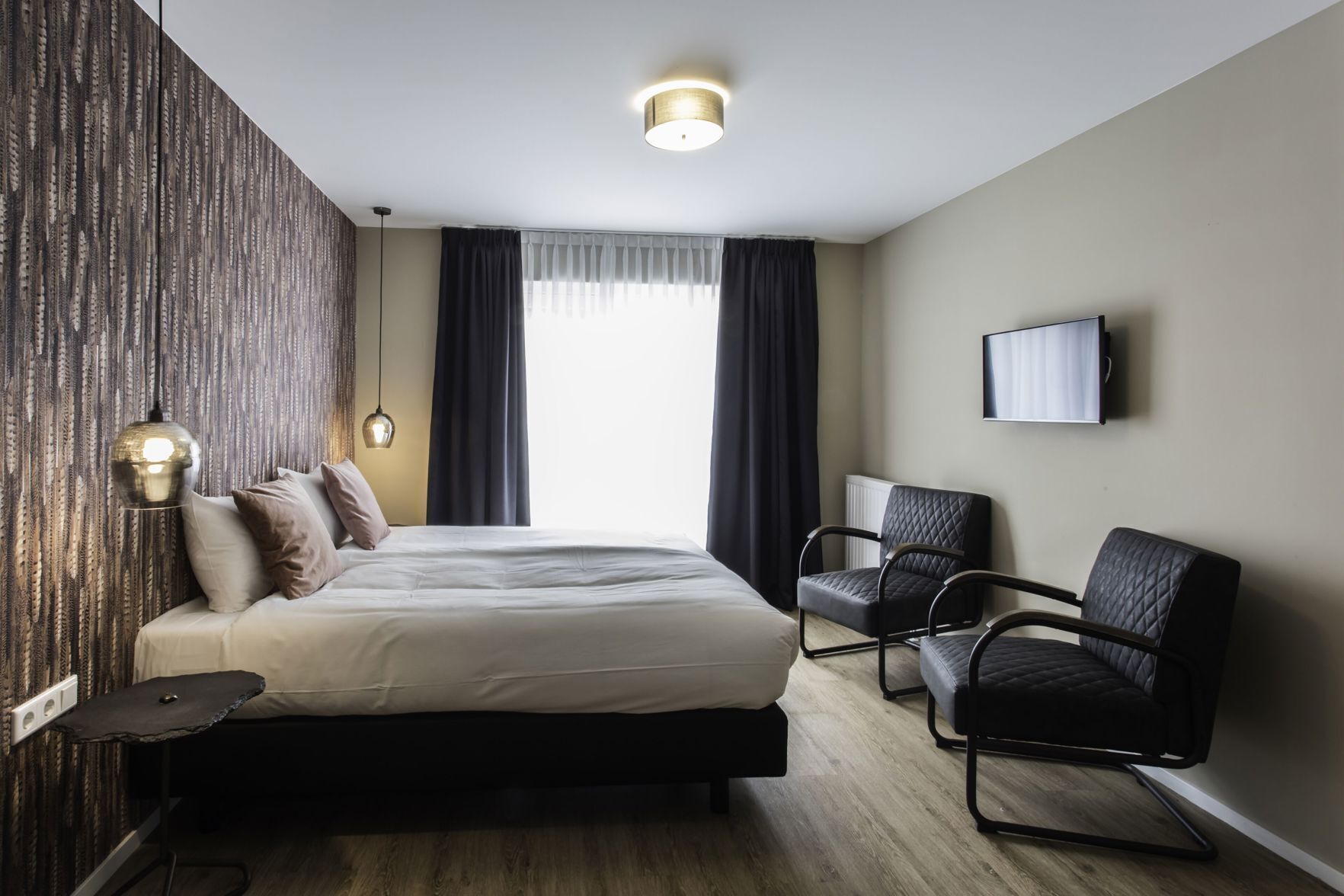 Ropa de cama de alta calidad y minibar 