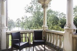 Chambre supérieure double, balcon | Balcon