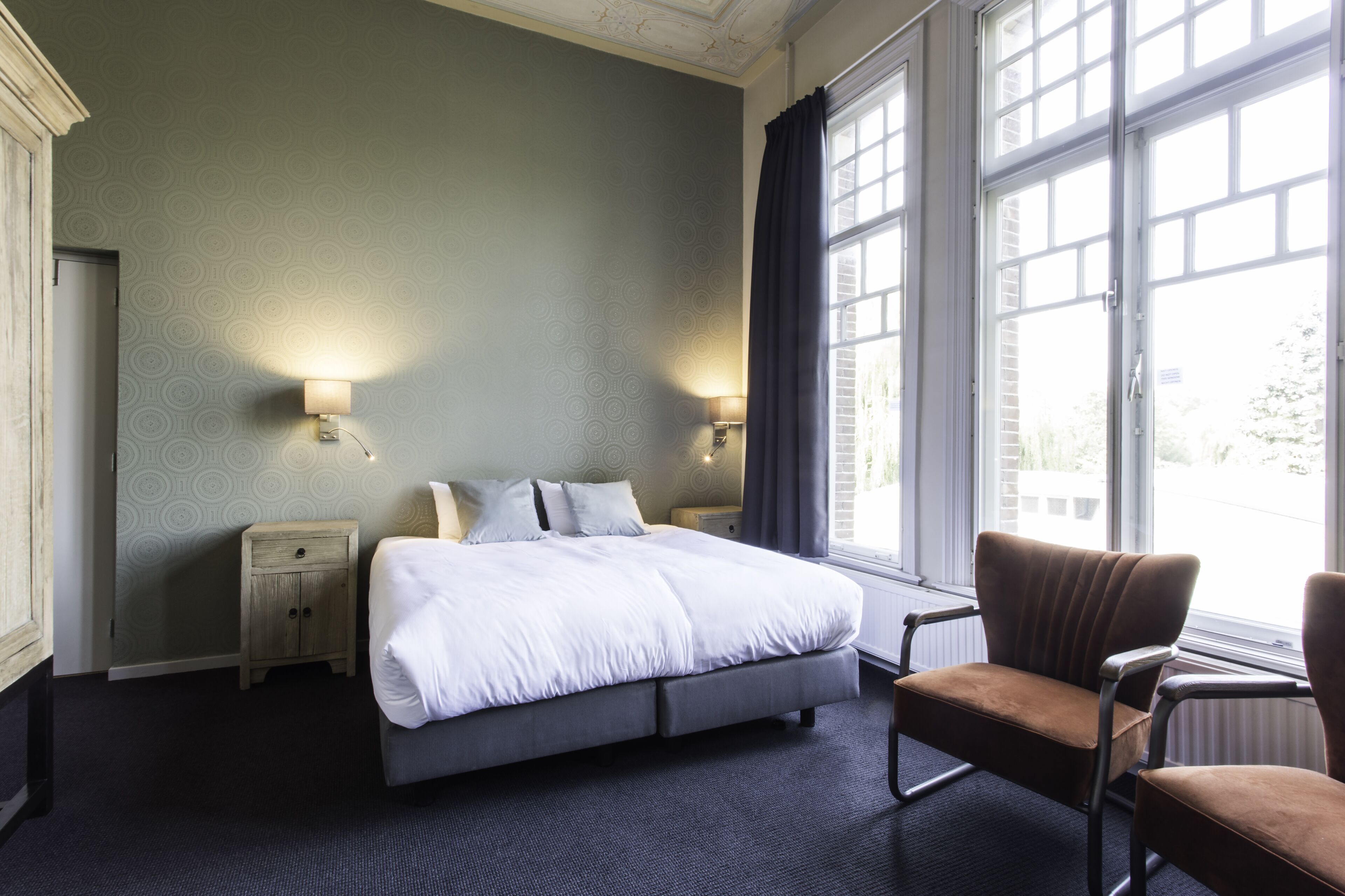 Ropa de cama de alta calidad y minibar 
