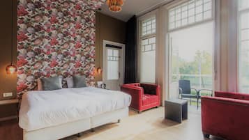 Honeymoon tweepersoonskamer, niet-roken, balkon | Luxe beddengoed, een minibar, een kluis op de kamer, een bureau