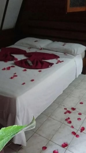 Minibar, wifi gratis y ropa de cama