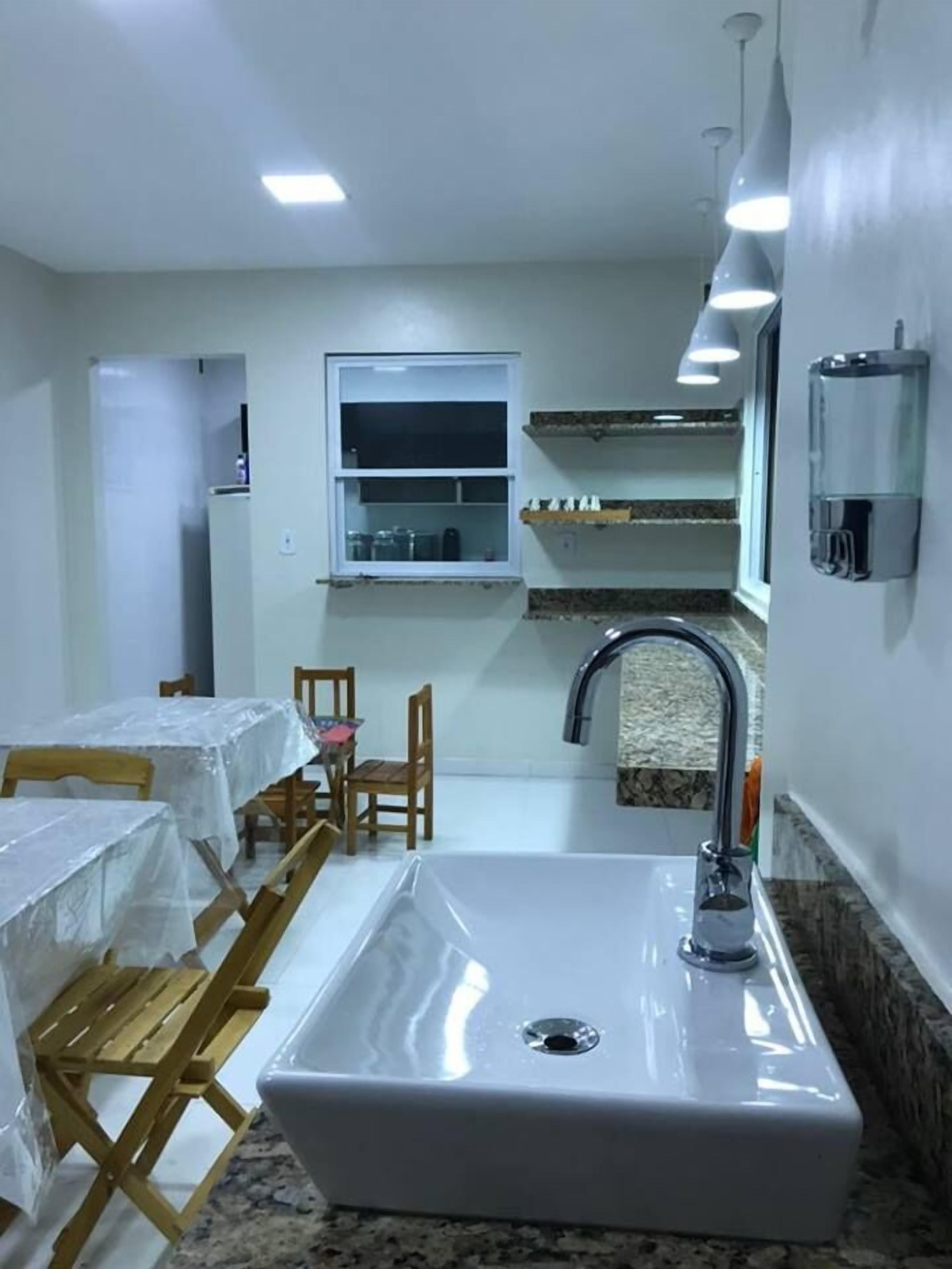 بوفيه فطور مجانًا يوميًا