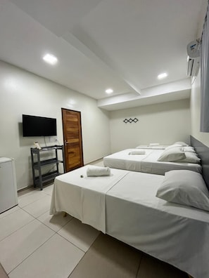 Familie vierpersoonskamer | Een minibar, gratis wifi