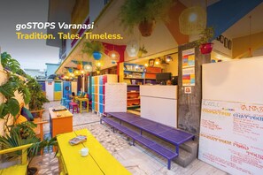 Lobby sitting area - goSTOPS Lite Varanasi (Varanasi)