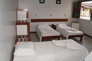 Minibar, desk, laptop workspace, blackout curtains - Pousada Do Bosque (Itajuipe)