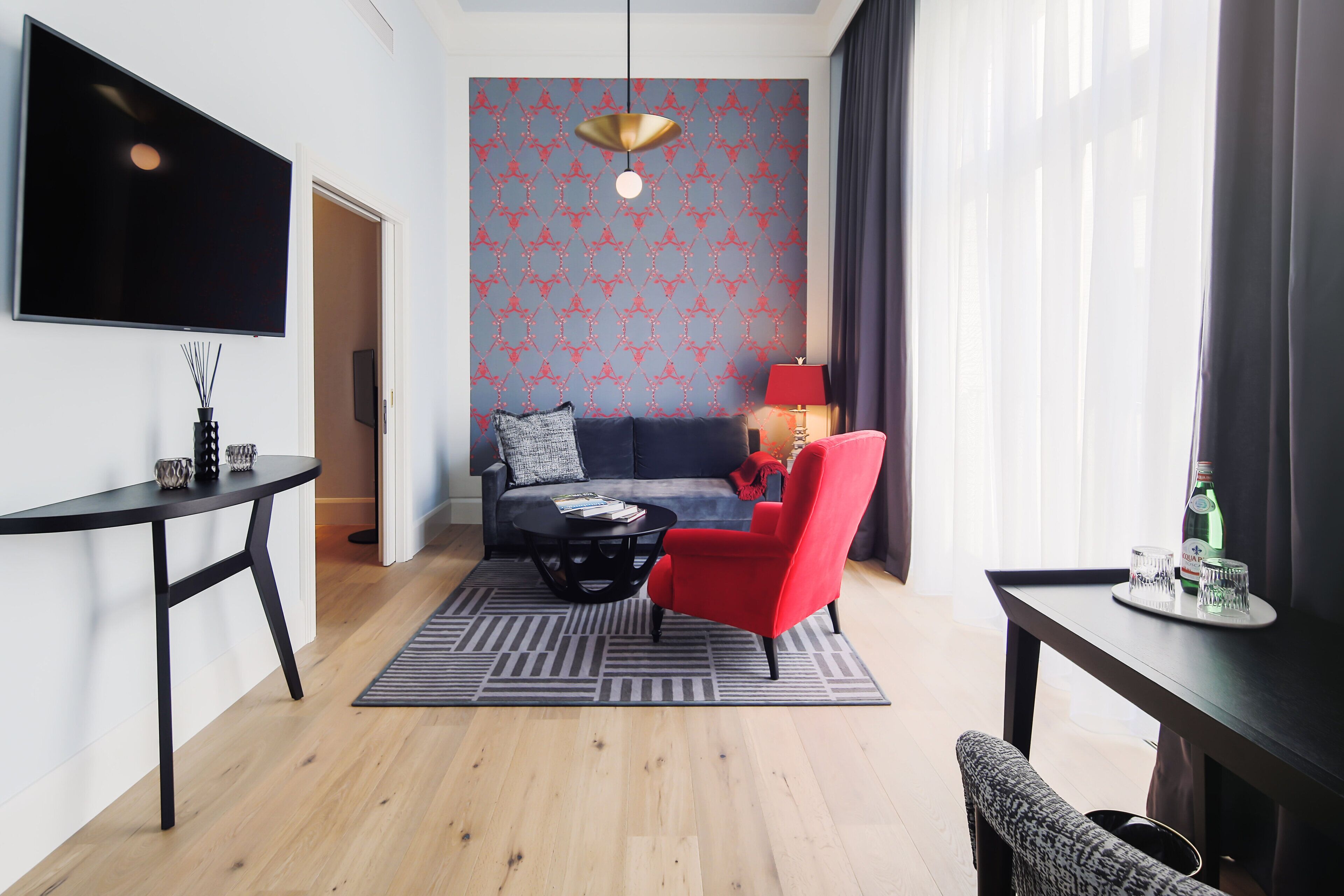 petite suite | premium bedding, down duvets, free minibar, in-room safe