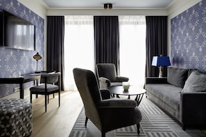 Premium bedding, down duvets, free minibar, in-room safe