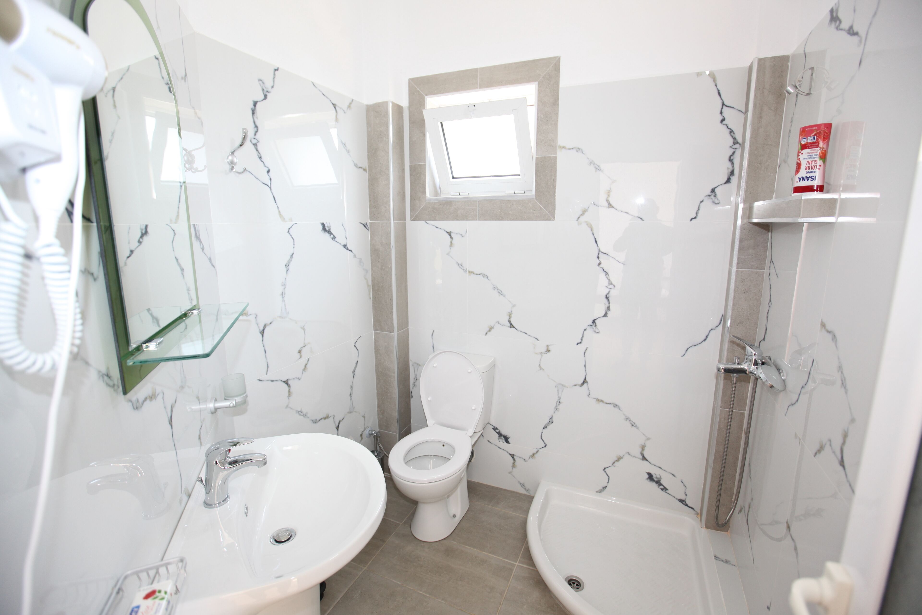 triple room, sea view | bathroom | shower, free toiletries, hair dryer, towels