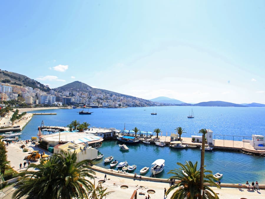 إطلالة على المدينة من المنشأة