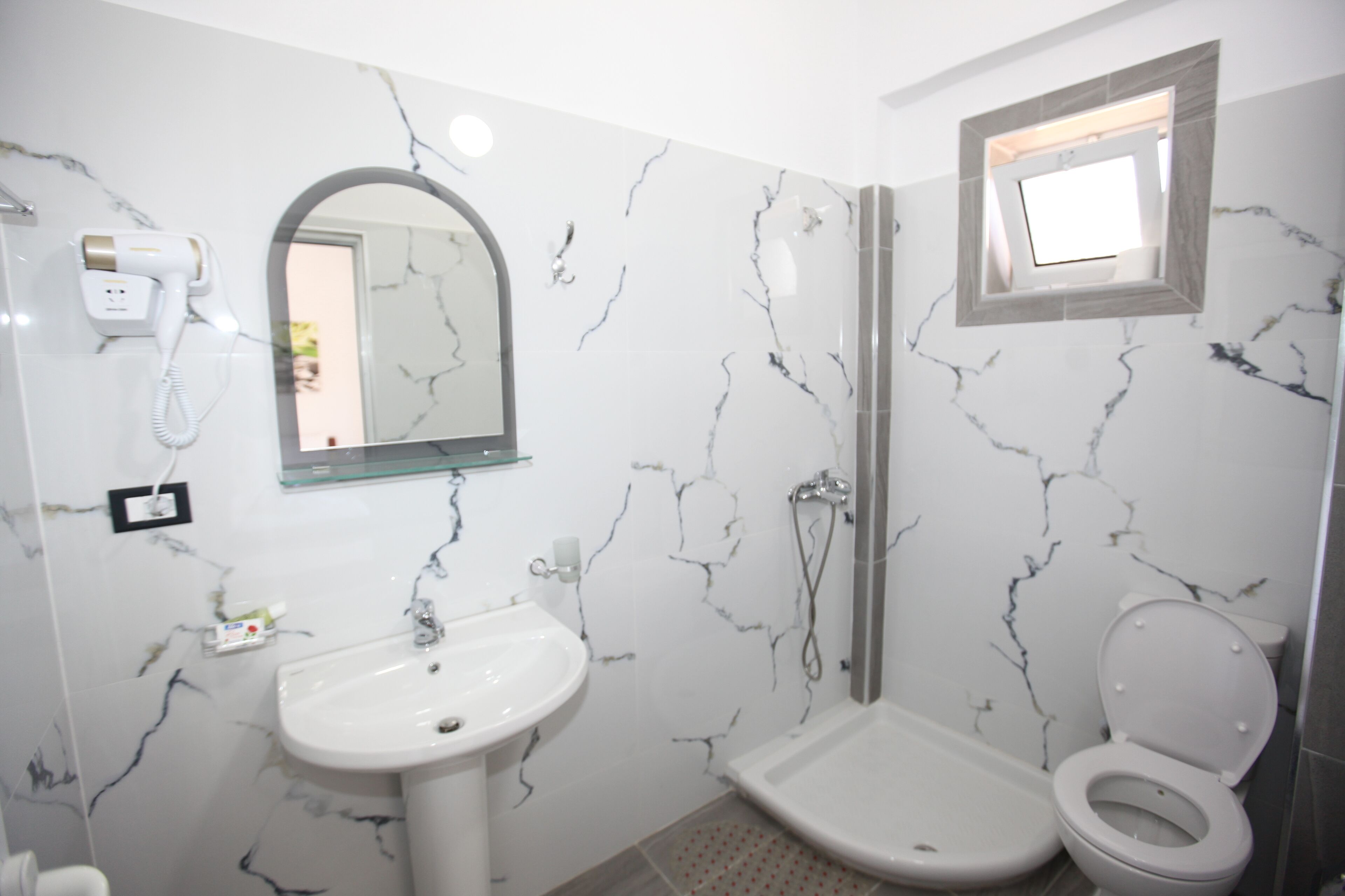 triple room, sea view | bathroom | shower, free toiletries, hair dryer, towels