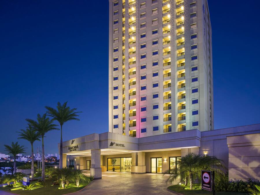 Façade de lâhĂ©bergement - soirĂ©e/nuit