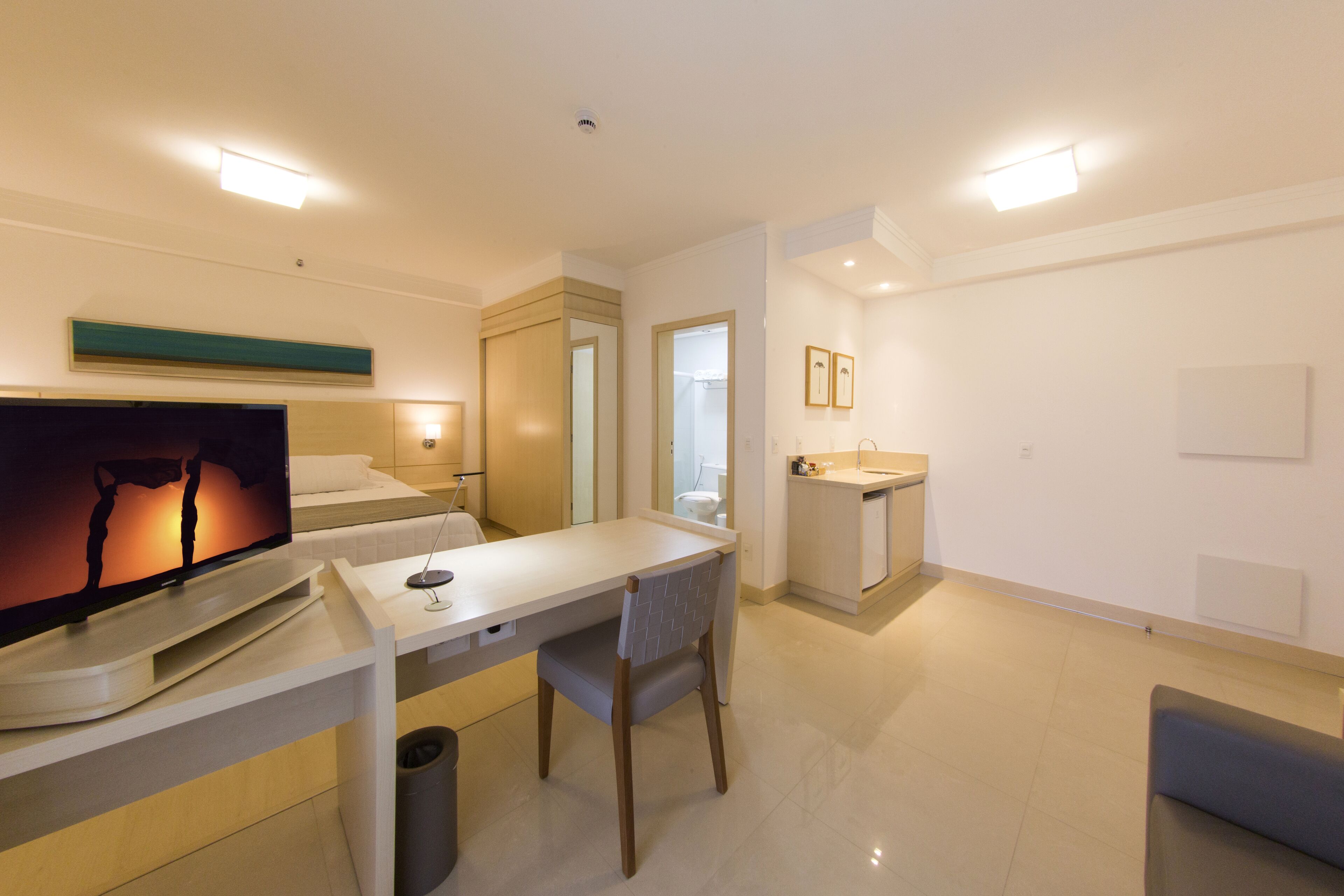 deluxe double room | 1 bedroom, minibar, in-room safe, desk