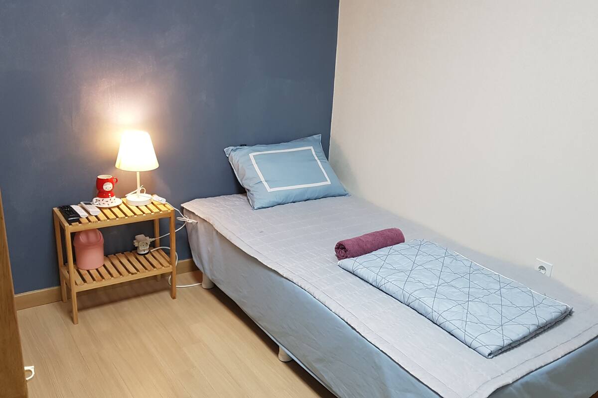 Triple Room | Blackout curtains, iron/ironing board, free WiFi, bed sheets