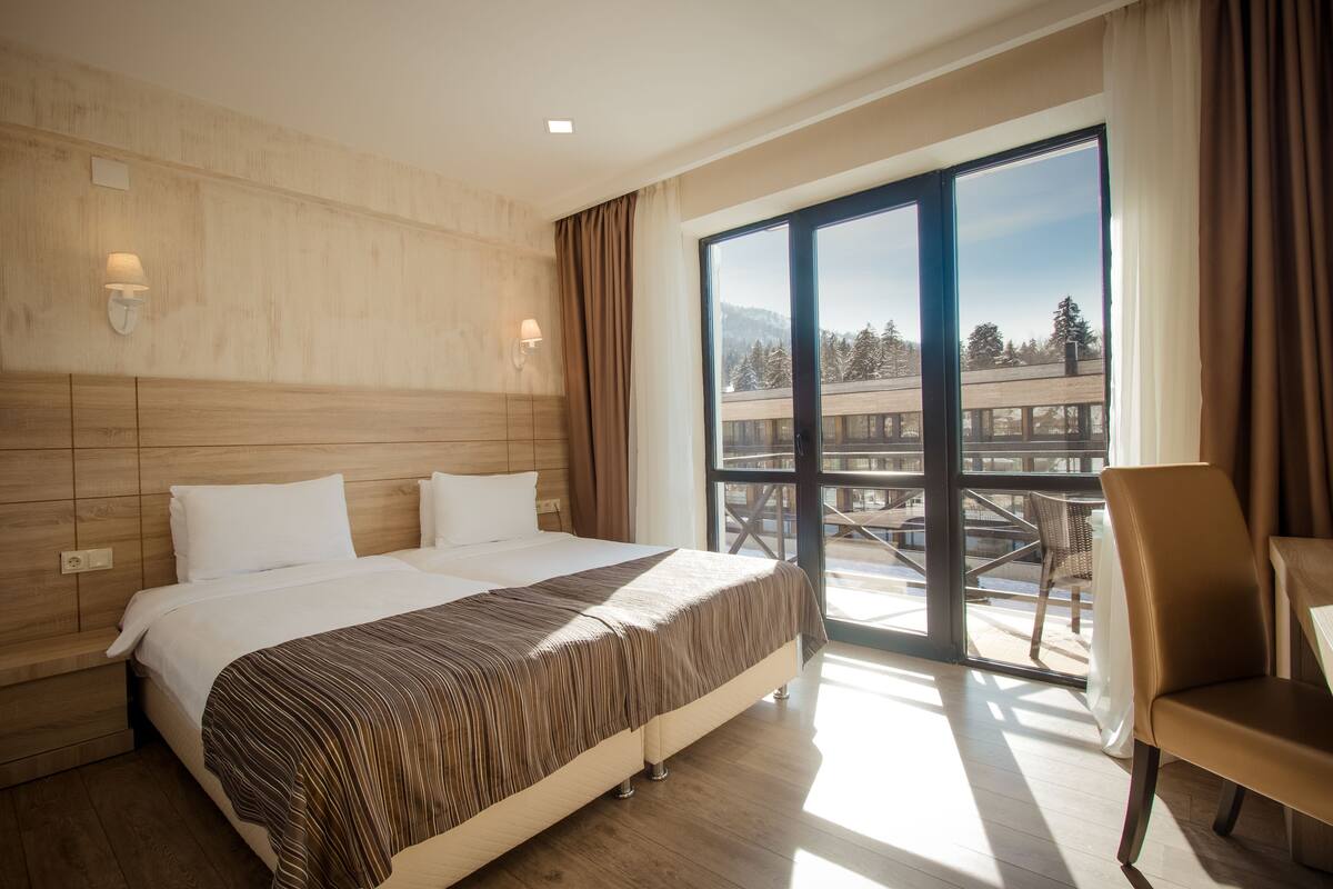 Superior Twin Room, 1 Bedroom | Premium bedding, minibar, in-room safe, desk