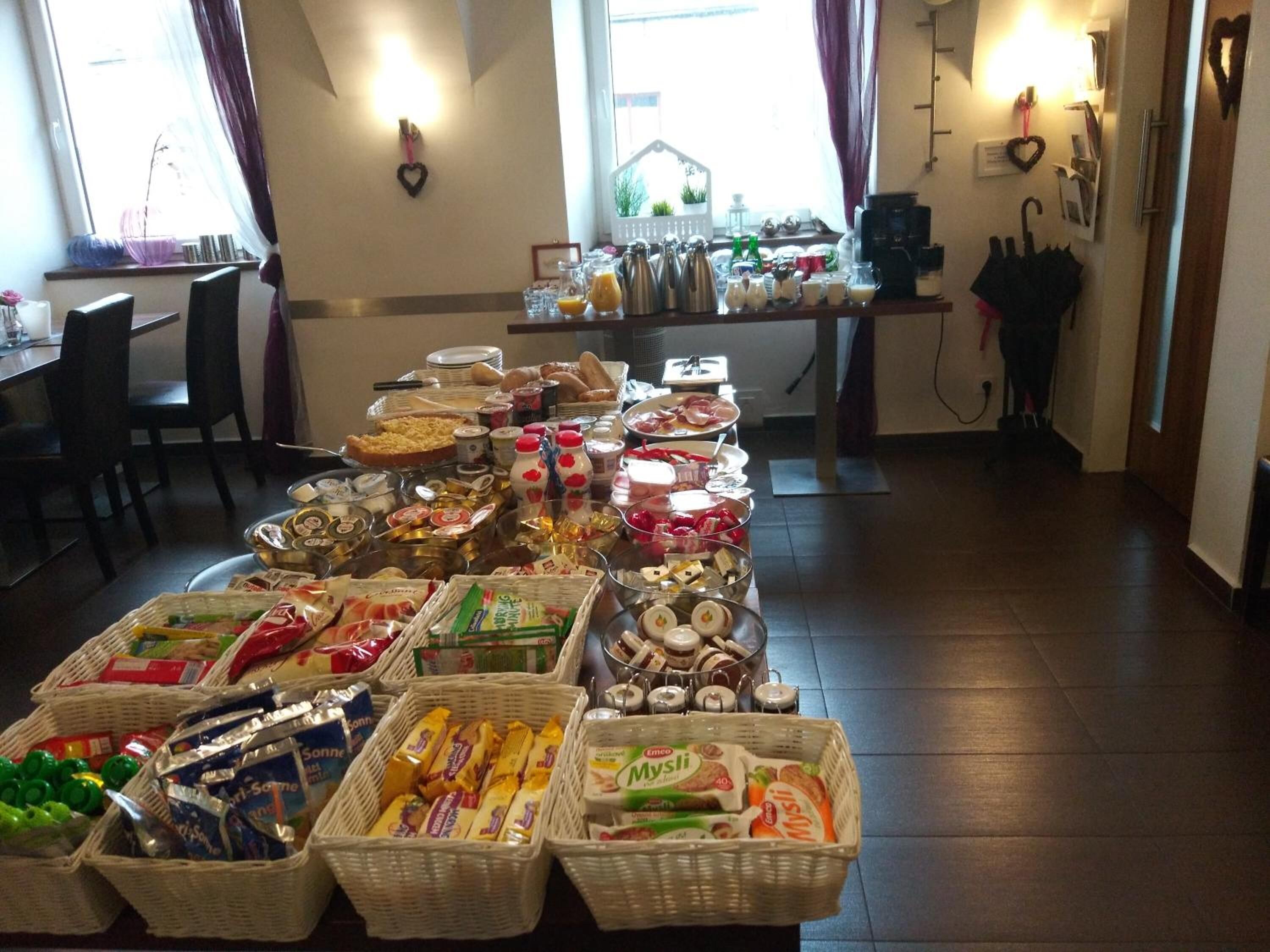 Desayuno (EUR 6.00 por persona)