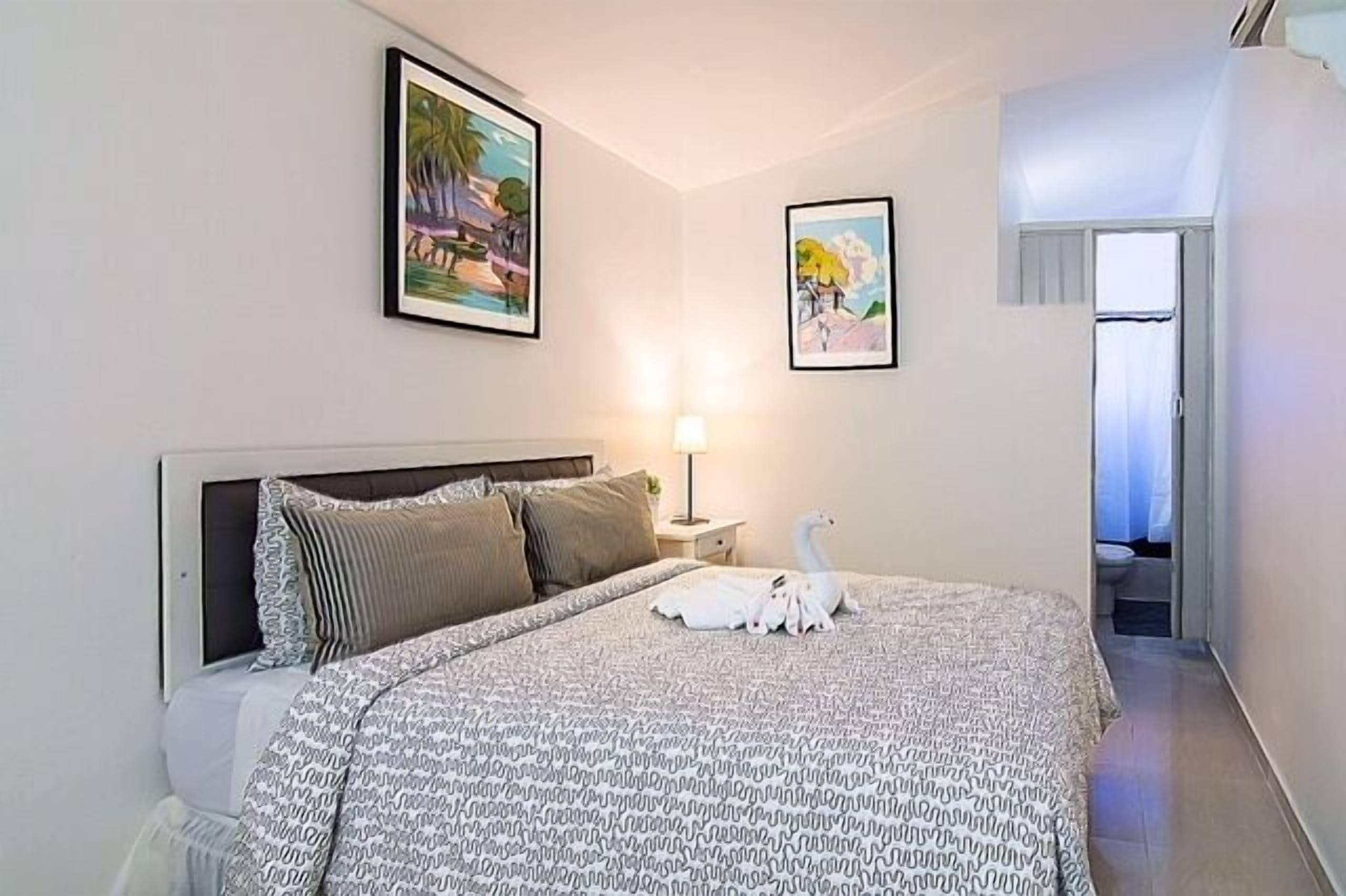 standard double room | in-room safe, desk, free wifi