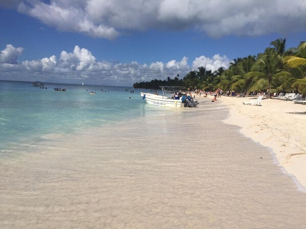 Beach nearby, white sand, scuba diving - Batey Hotel Boutique (Boca Chica)