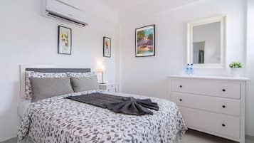 Standard Double Room | In-room safe, desk, free WiFi