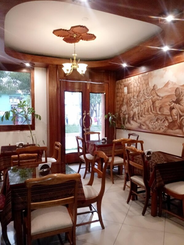 Free daily continental breakfast - Europa Hotel Exclusive (Cusco)