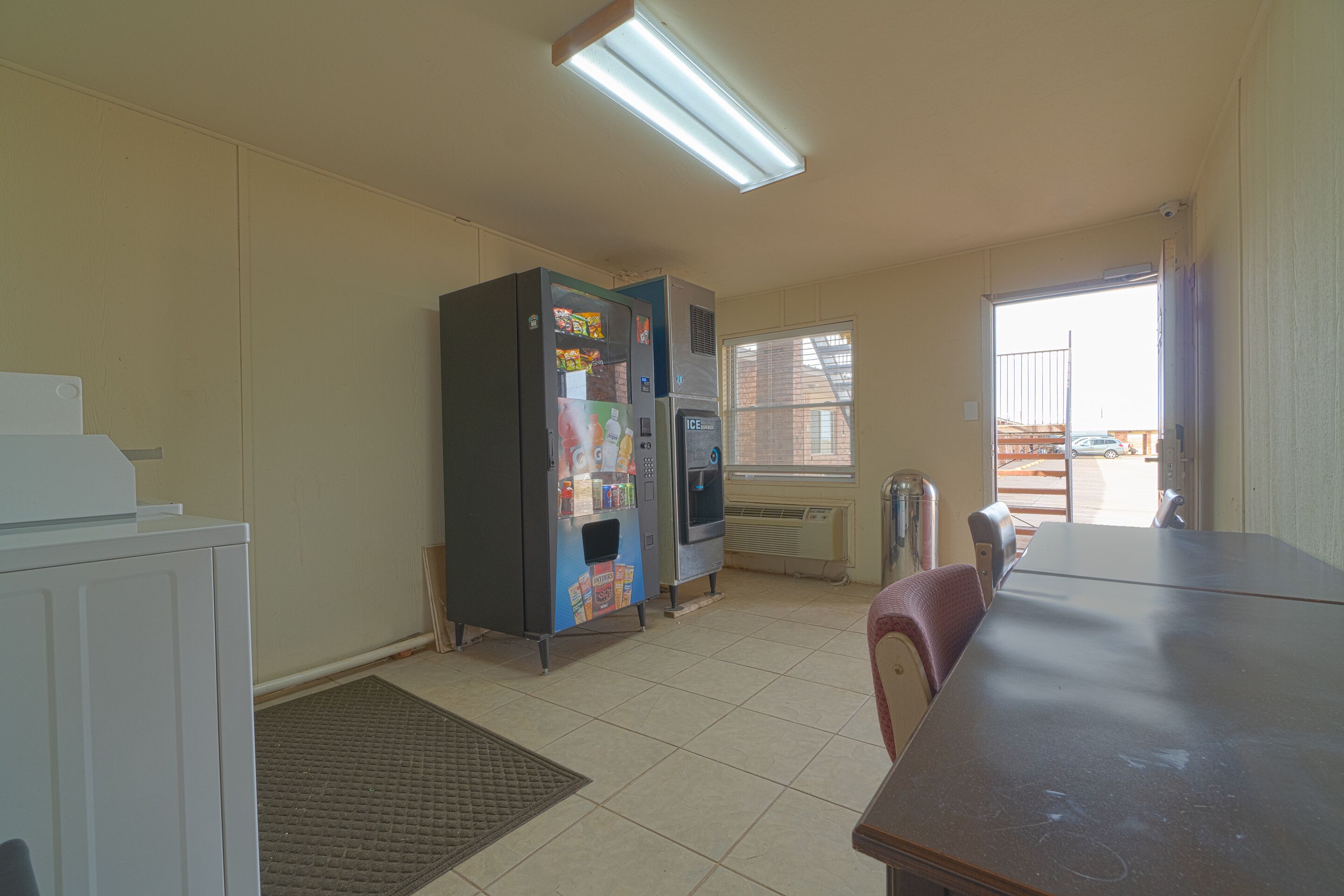 Deluxe Inn — photo 8