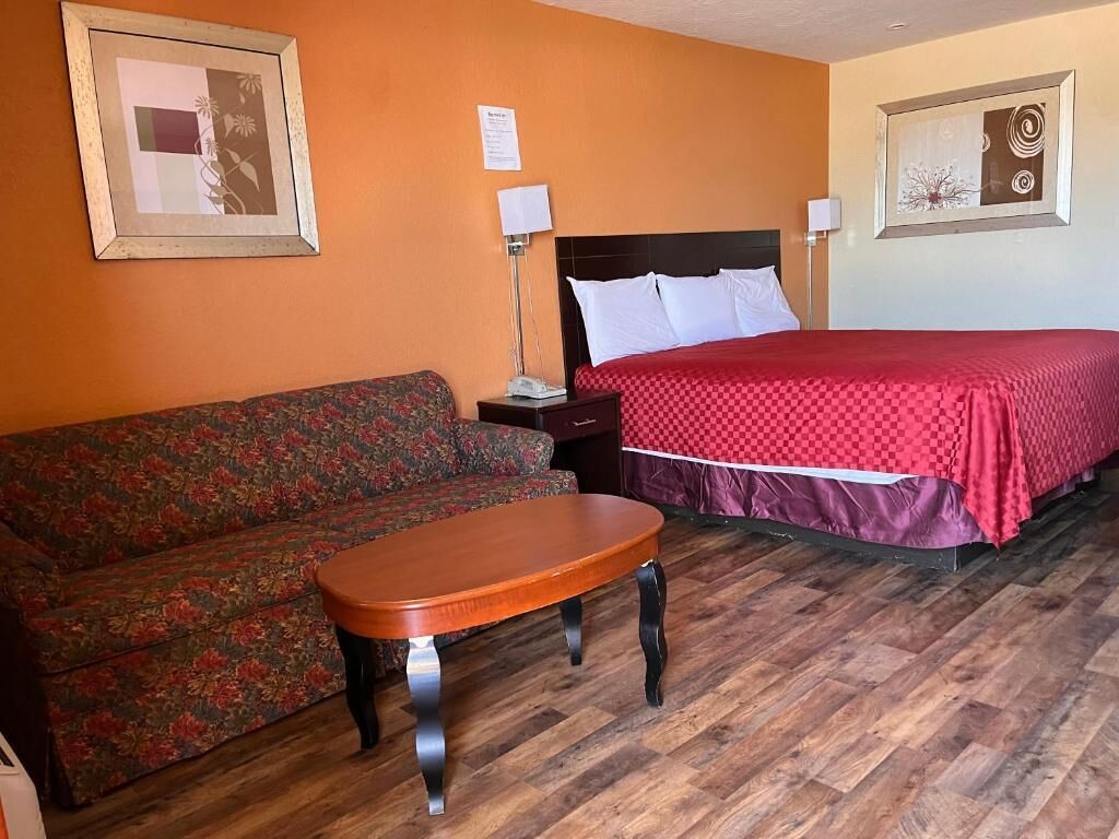 Deluxe Single Room | Iron/ironing board, free WiFi, bed sheets