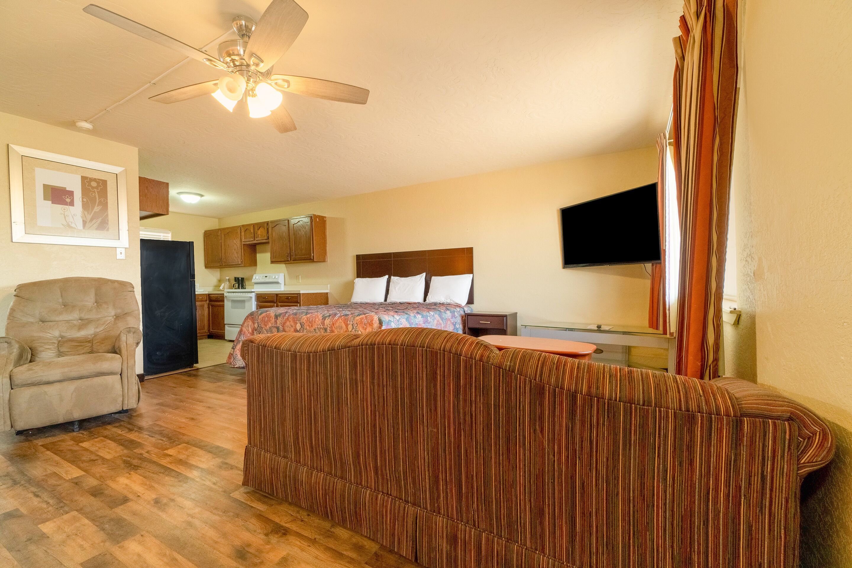 Room, Multiple Beds, Kitchenette | Desk, iron/ironing board, free WiFi, bed sheets