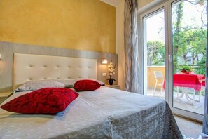 Kamar Double Standar | Brankas, meja kerja, tempat tidur bayi gratis, dan Wi-Fi gratis