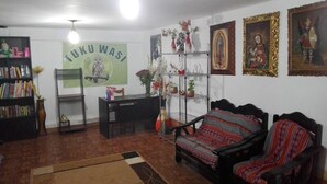Unclassified image, 5 of 23, button - Tuku Wasi (Cusco)