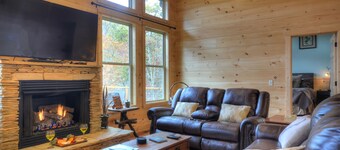 Free Railroad Tix + Amazing patio w/ Fire Pit + Home Theater + Hot Tub Almost Heaven