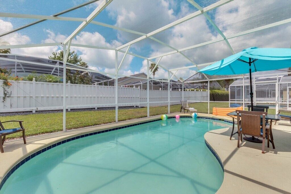 Hampton Lakes - Contemporary 4 bedrooms home with game room