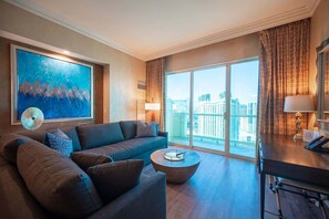 テレビ、書斎 / ワークスペース