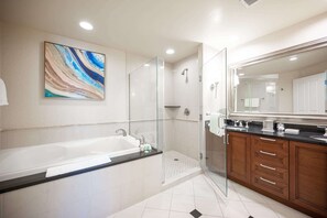 Baignoire, séchoir à cheveux, serviettes fournies