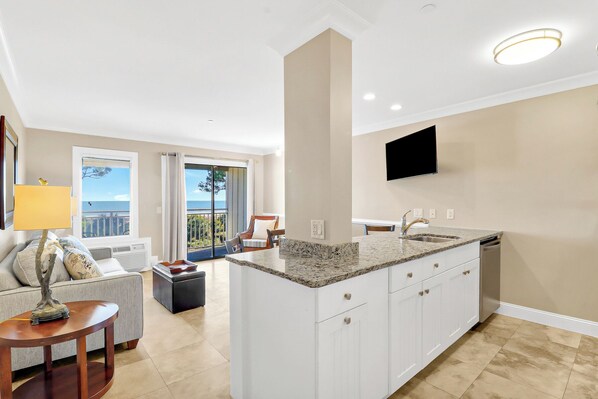 Interior - Stunning Oceanfront Villa! Oceanfront Pool (Hilton Head Island)