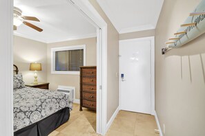 1 slaapkamer, een strijkplank/strijkijzer, gratis wifi, beddengoed