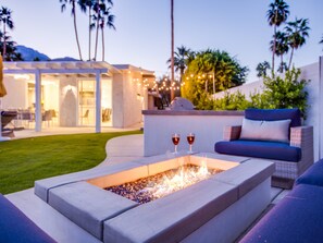 Terrace/patio - Funtopia in the Canyons - Luxe Fun & Resort Living! (Palm Springs)