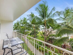 Property grounds - Touch the Palms! Island-Style Condo w/Free WiFi, Full Kitchen–Waikīkī Shore #316 (HONOLULU)