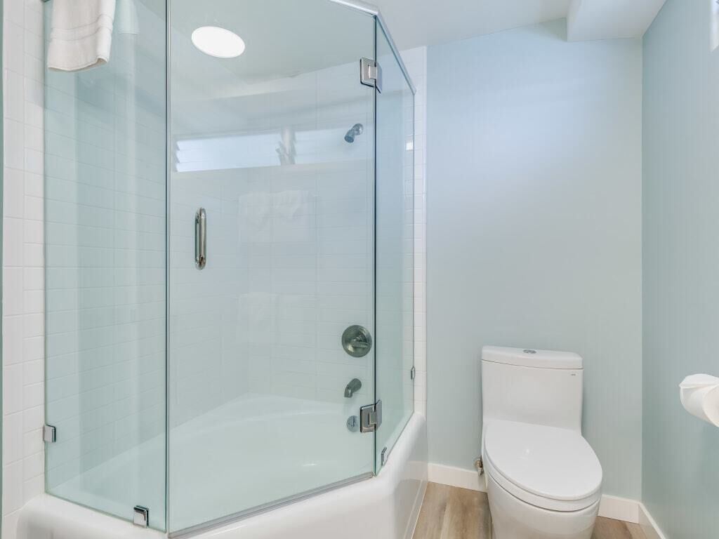 Luxe Life on the Oceanâ€™s Edge w\/Wraparound Lanai, Kitchenâ€“WaikÄ«kÄ« Shore 500 - Photo 17