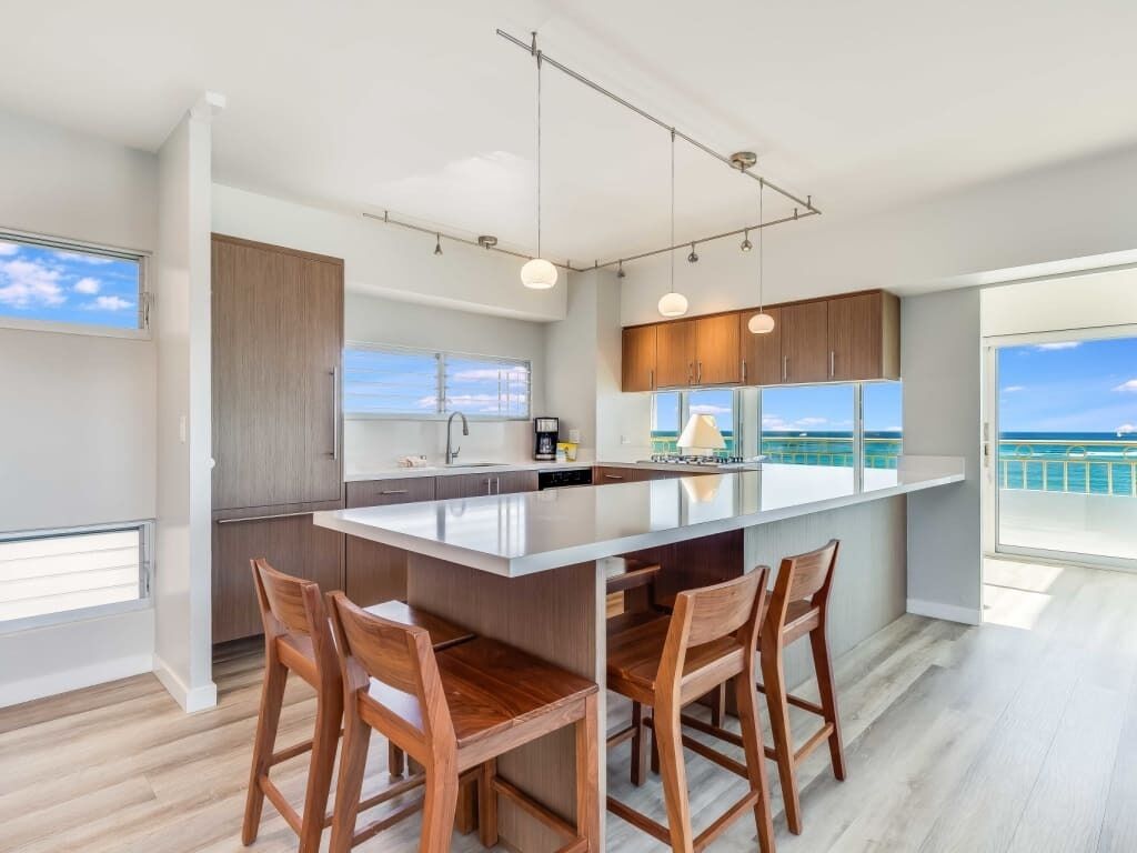 Luxe Life on the Oceanâ€™s Edge w\/Wraparound Lanai, Kitchenâ€“WaikÄ«kÄ« Shore 500 - Photo 5